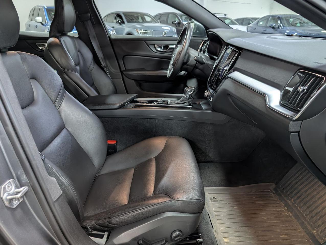 2020 Volvo V60 T5 Momentum | Harman Kardon, Pilot Assist, Head Up Disp, 360 Cam, Heated Seats & Wheel Portland OR