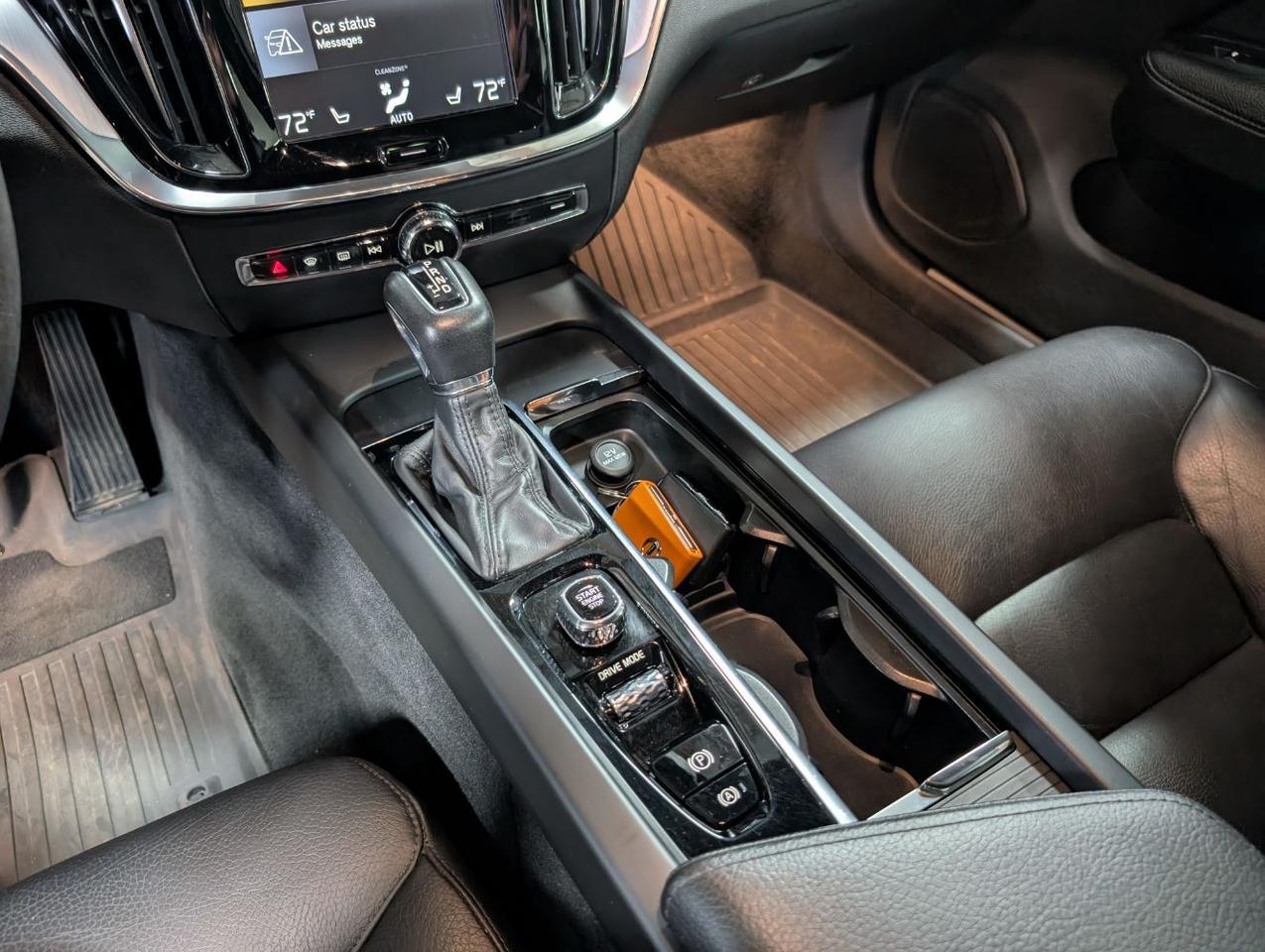 2020 Volvo V60 T5 Momentum | Harman Kardon, Pilot Assist, Head Up Disp, 360 Cam, Heated Seats & Wheel Portland OR