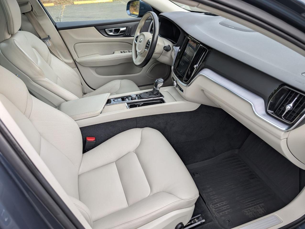 2020 Volvo V60 T5 Momentum w/Harman Kardon, Pilot Assist, 360 Camera, Heated Leather Seats & Wheel Portland OR