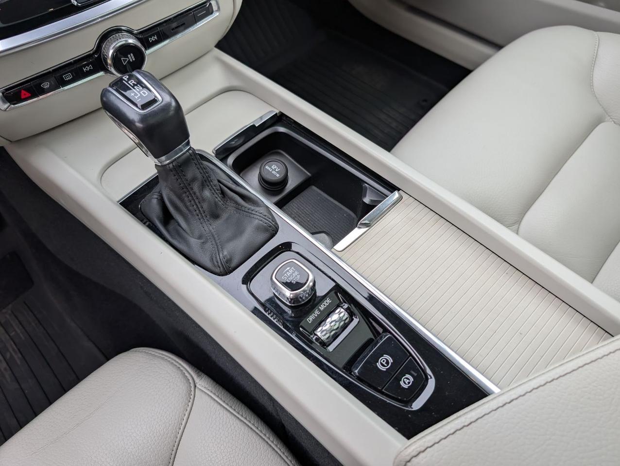 2020 Volvo V60 T5 Momentum w/Harman Kardon, Pilot Assist, 360 Camera, Heated Leather Seats & Wheel Portland OR