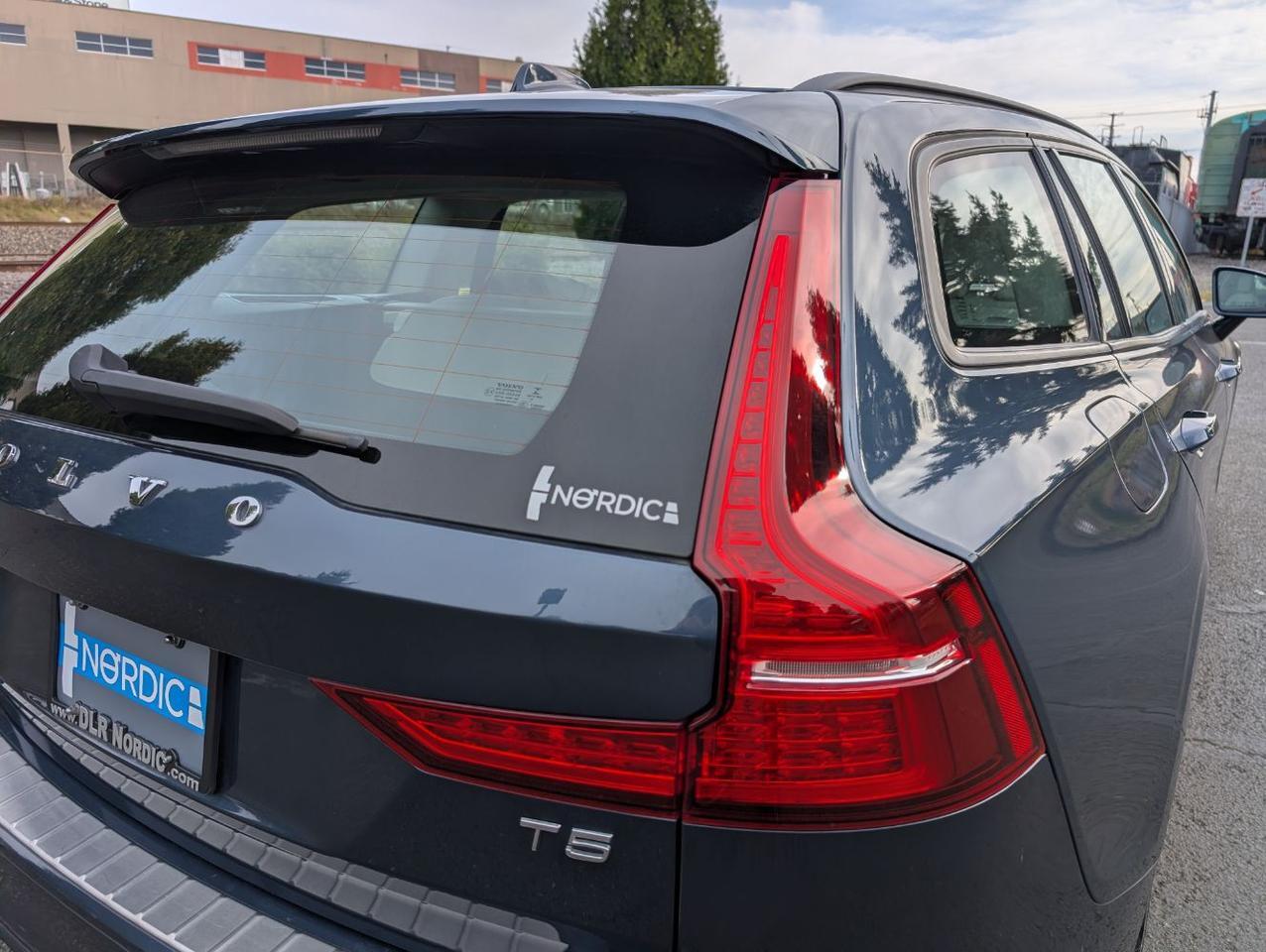 2020 Volvo V60 T5 Momentum w/Harman Kardon, Pilot Assist, 360 Camera, Heated Leather Seats & Wheel Portland OR