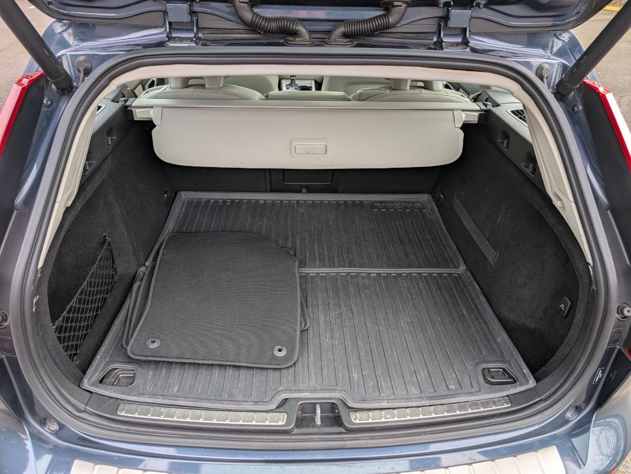 2020 Volvo V60 T5 Momentum w/Harman Kardon, Pilot Assist, 360 Camera, Heated Leather Seats & Wheel Portland OR