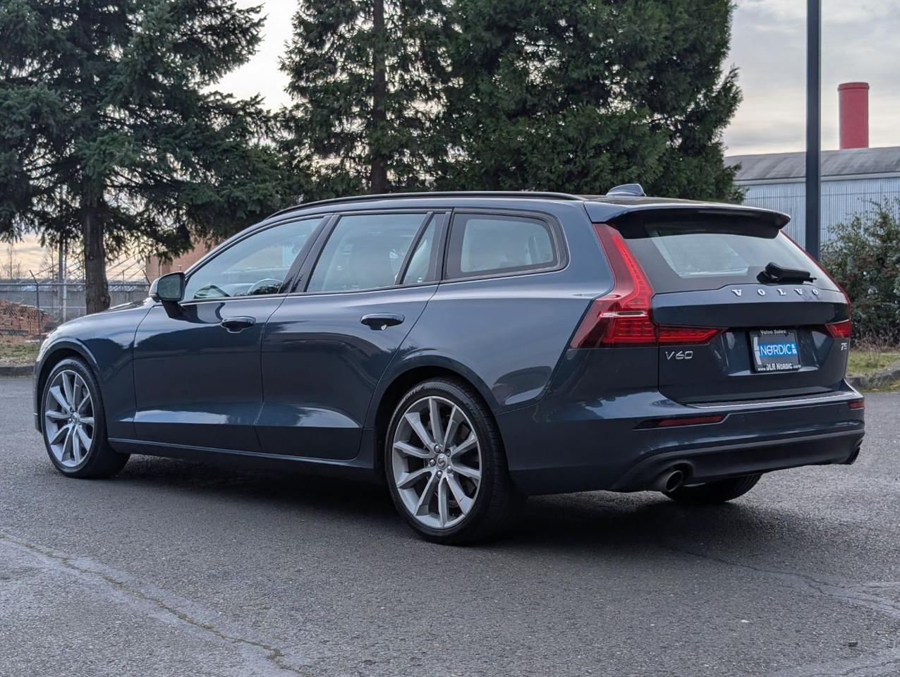 2020 Volvo V60 T5 Momentum w/Harman Kardon, Pilot Assist, 360 Camera, Heated Leather Seats & Wheel Portland OR