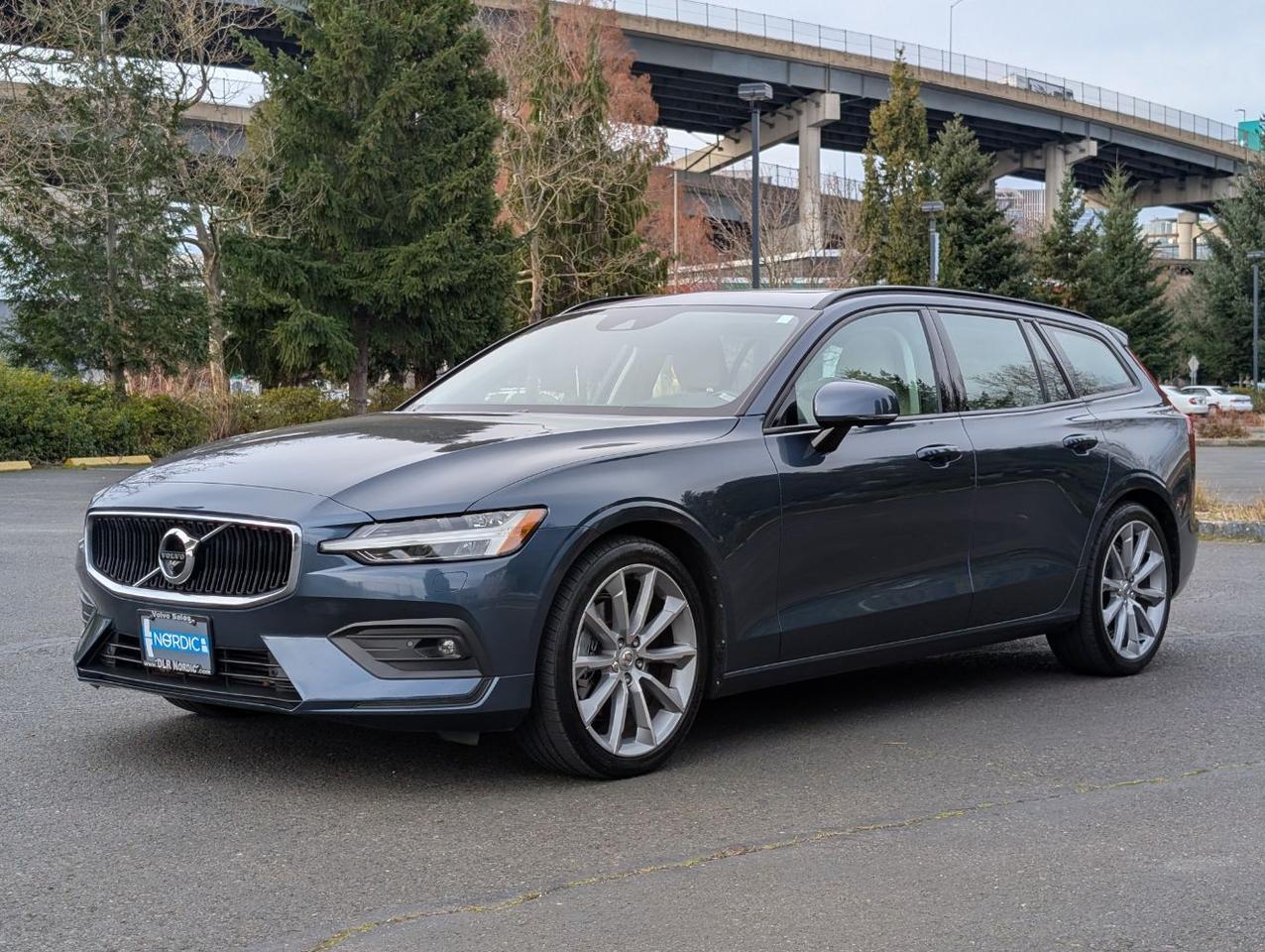 2020 Volvo V60 T5 Momentum w/Harman Kardon, Pilot Assist, 360 Camera, Heated Leather Seats & Wheel Portland OR