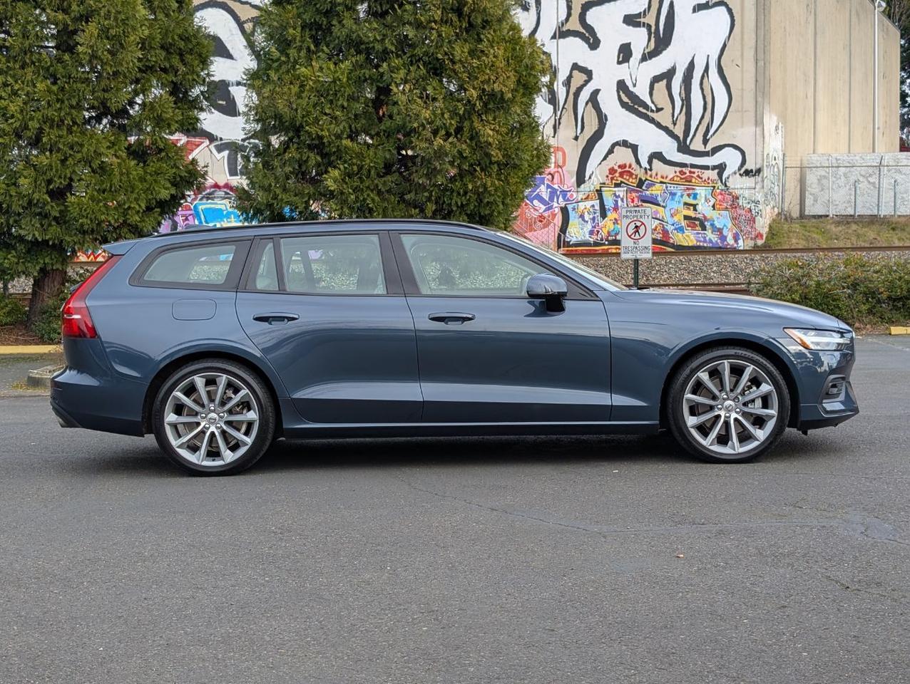 2020 Volvo V60 T5 Momentum w/Harman Kardon, Pilot Assist, 360 Camera, Heated Leather Seats & Wheel Portland OR