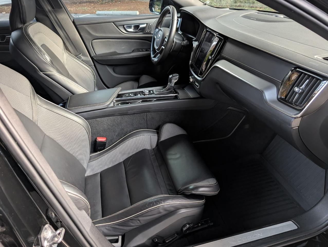 2020 Volvo V60 T5 R-Design w/Harman Kardon, Pilot Assist, 360 Cam * Portland OR