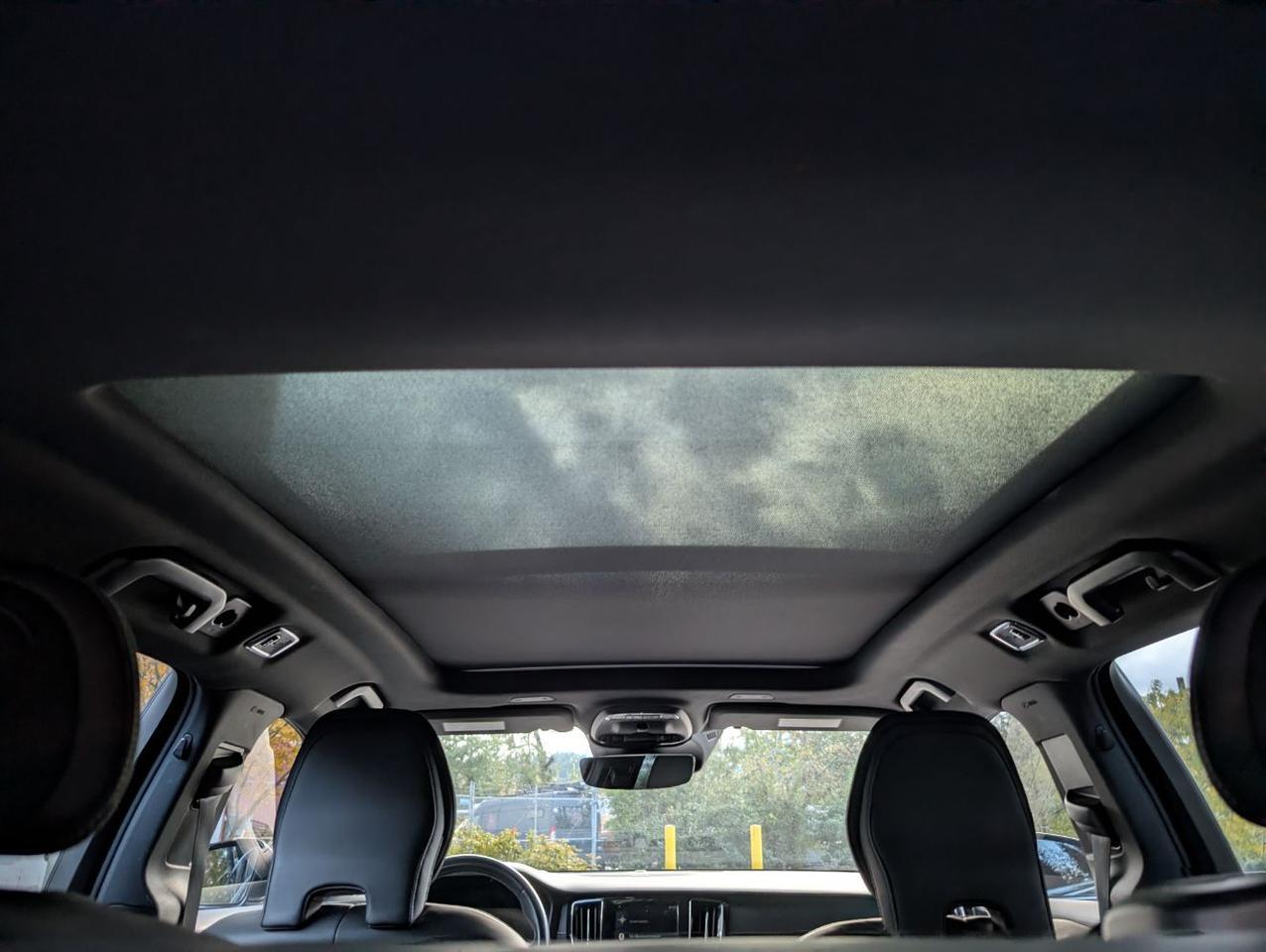 2020 Volvo V60 T5 R-Design w/Harman Kardon, Pilot Assist, 360 Cam, Heated Seats & Steering Wheel Portland OR