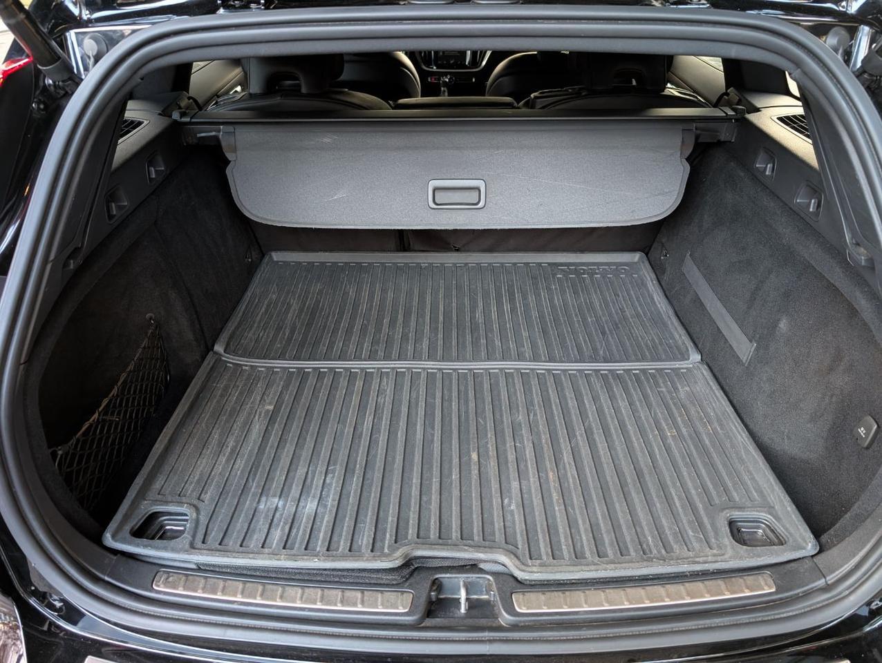 2020 Volvo V60 T5 R-Design w/Harman Kardon, Pilot Assist, 360 Cam, Heated Seats & Steering Wheel Portland OR