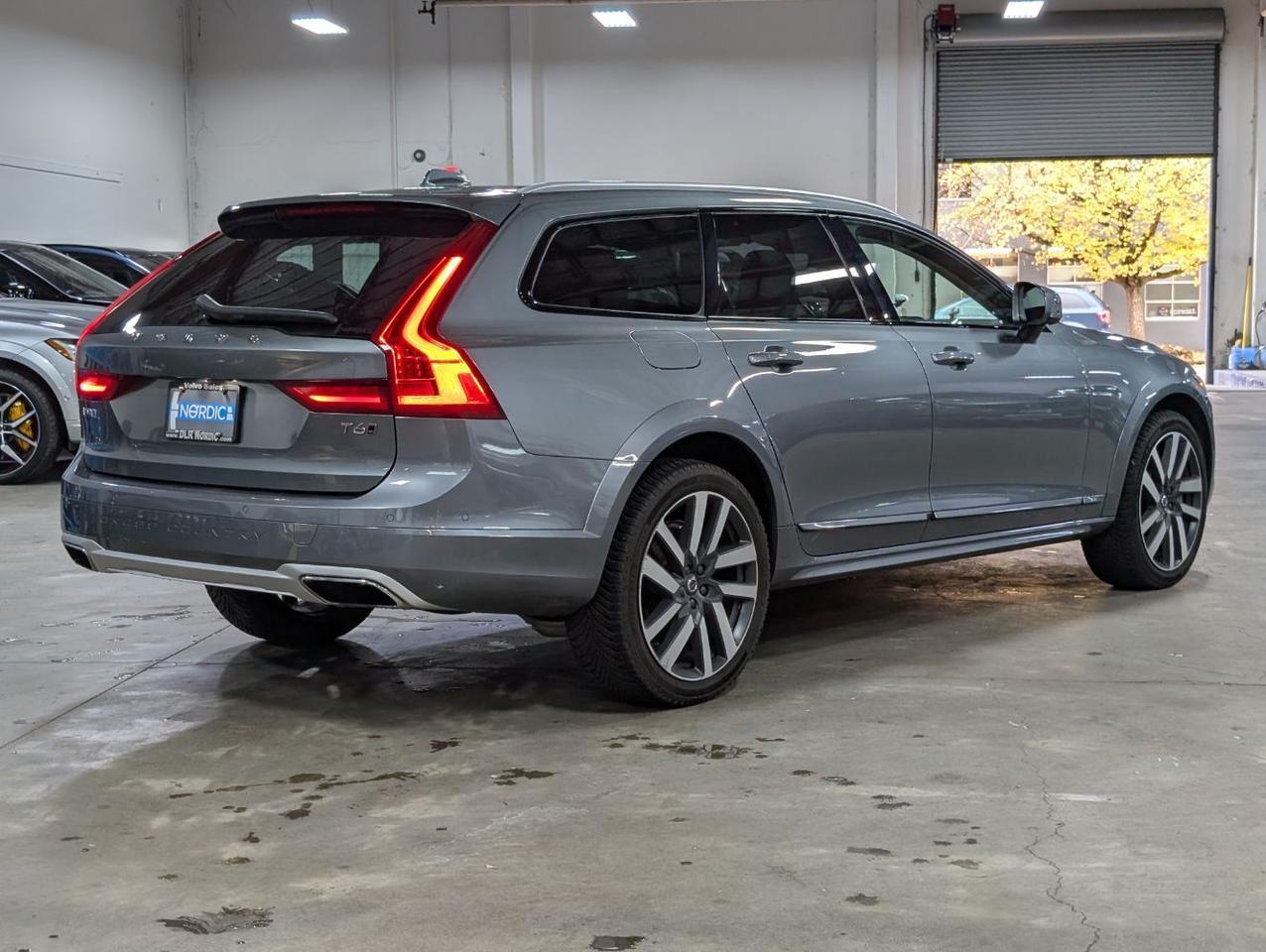 2020 Volvo V90 Cross Country T6 AWD LUX w/Bowers & Wilkins, Massage Seats, Pilot Assist, 4 Heated Seats & Wheel Portland OR