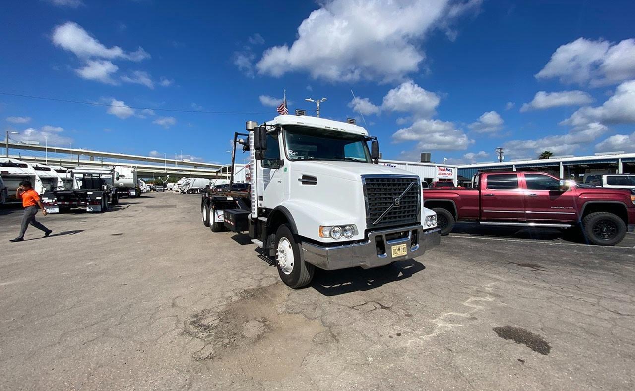 2020 Volvo VHD64 60,000 LB Pac Mac Roll Off Truck
