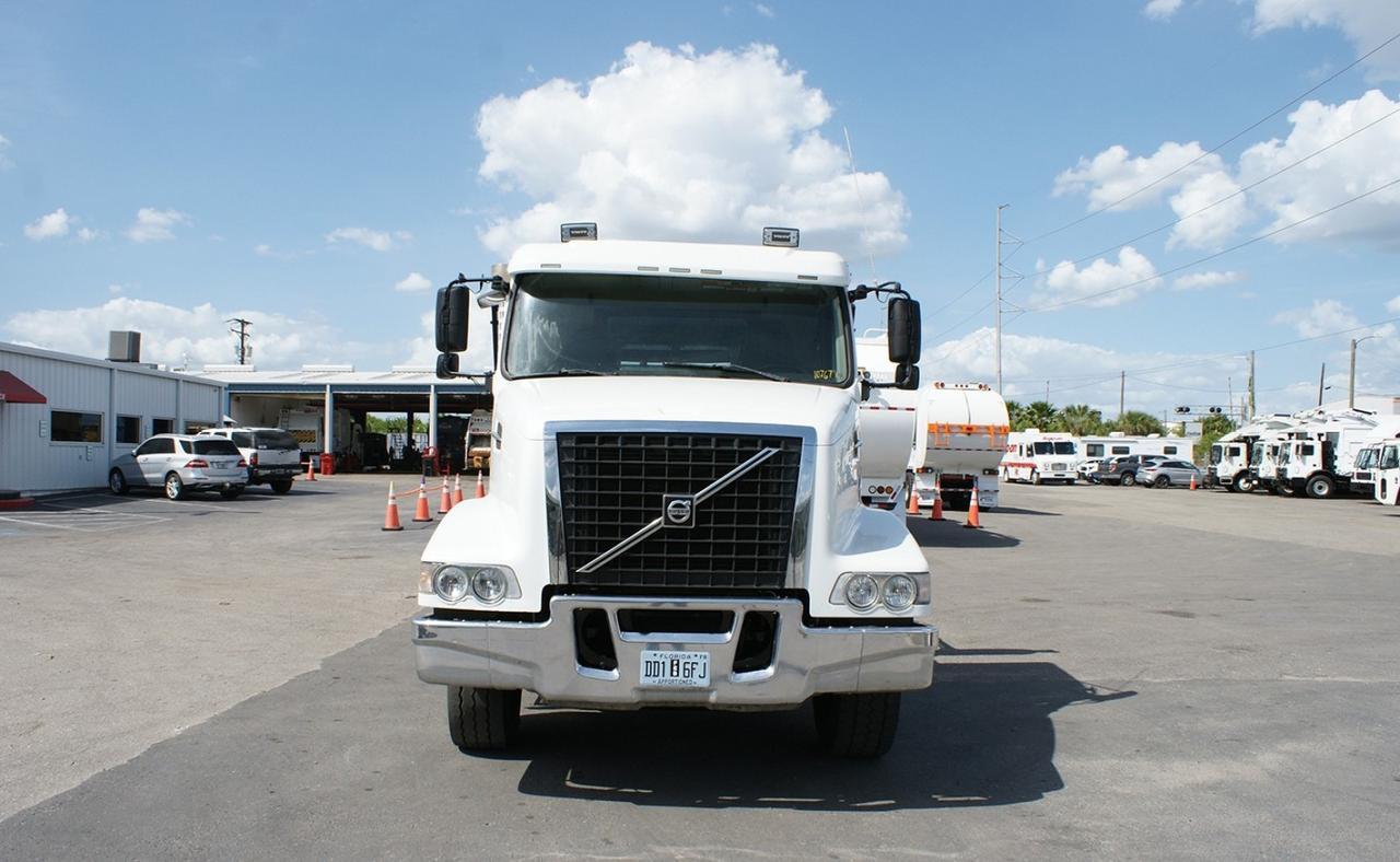 2020 Volvo VHD64 60,000 LB Pac Mac Roll Off Truck