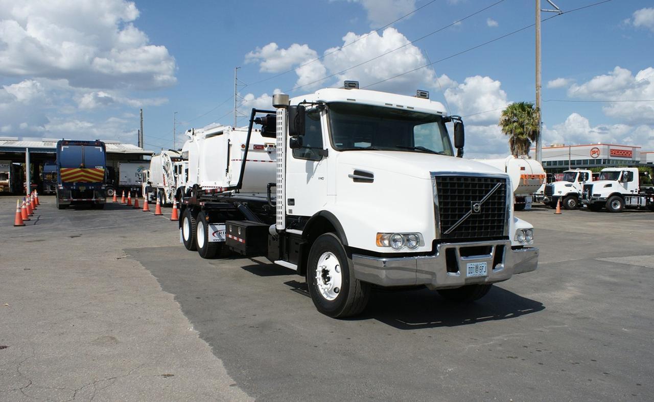 2020 Volvo VHD64 60,000 LB Pac Mac Roll Off Truck