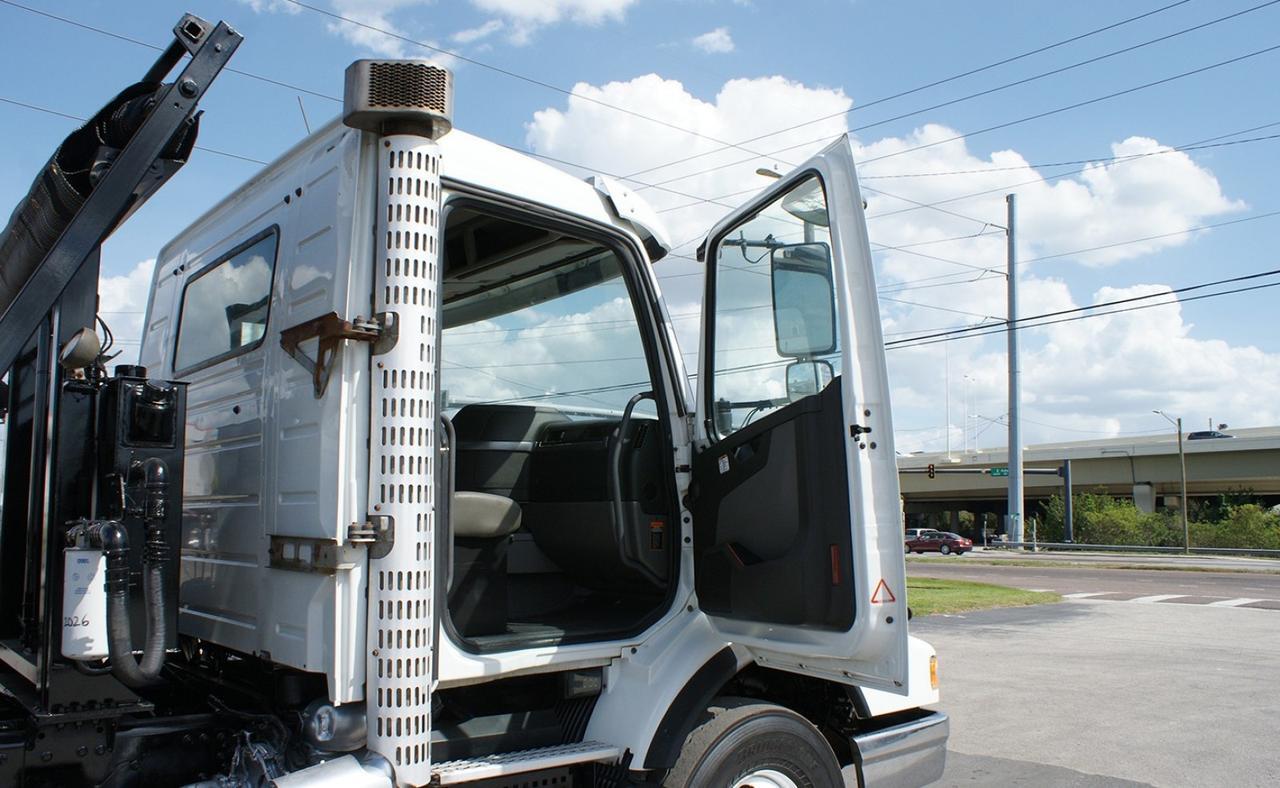 2020 Volvo VHD64 60,000 LB Pac Mac Roll Off Truck Tampa FL