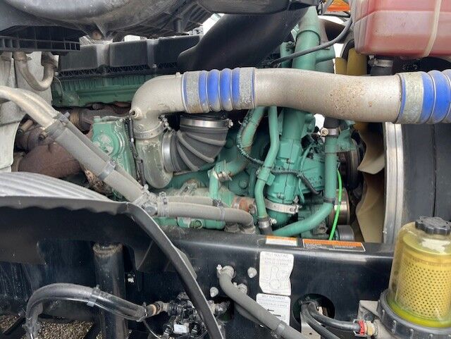 2020 Volvo VNR64T300 Fargo ND