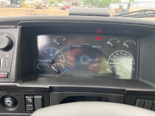 2020 Volvo VNR64T300 Fargo ND