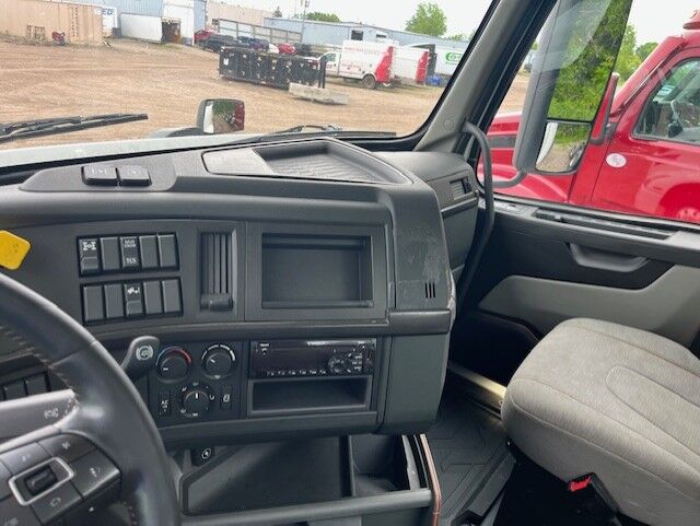 2020 Volvo VNR64T300 Fargo ND