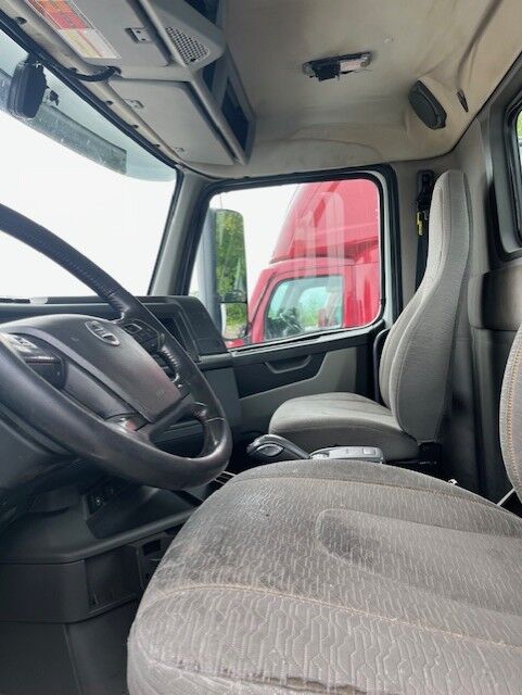 2020 Volvo VNR64T300 South St. Paul MN