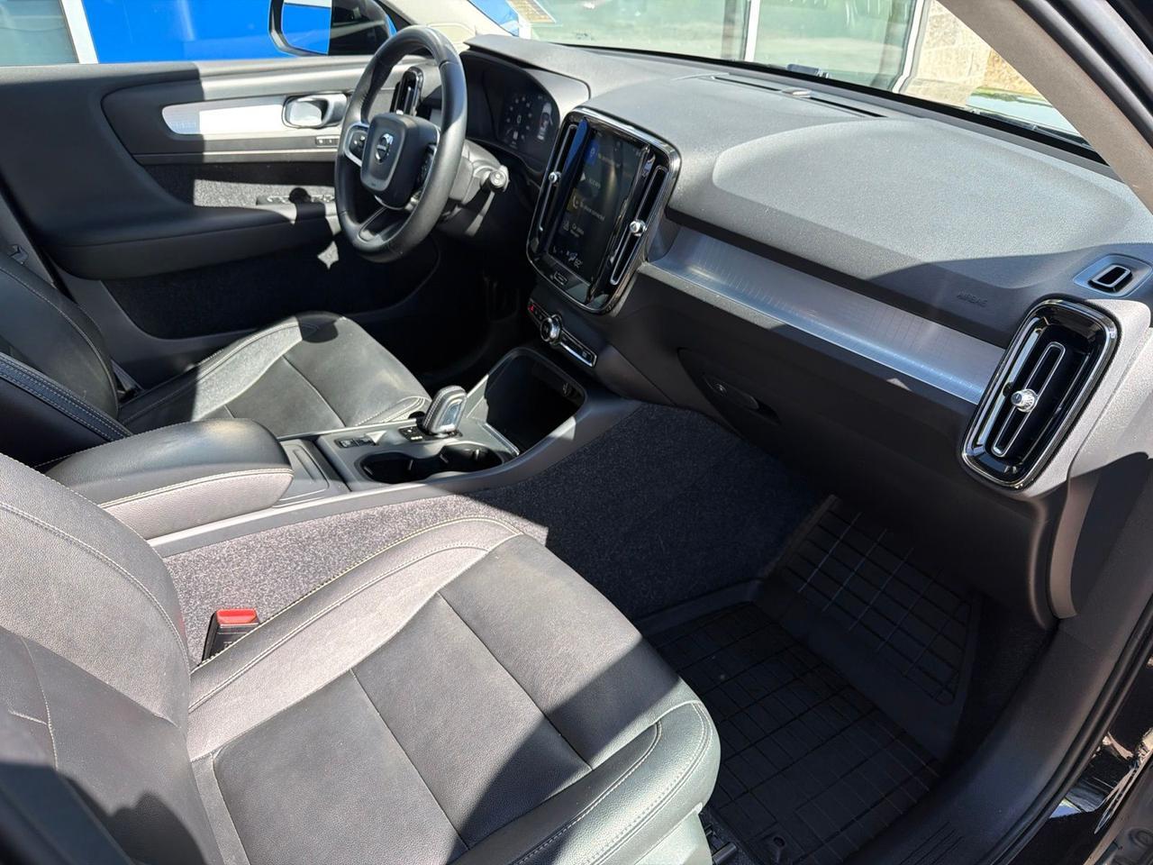 2020 Volvo XC40 Momentum Bend OR
