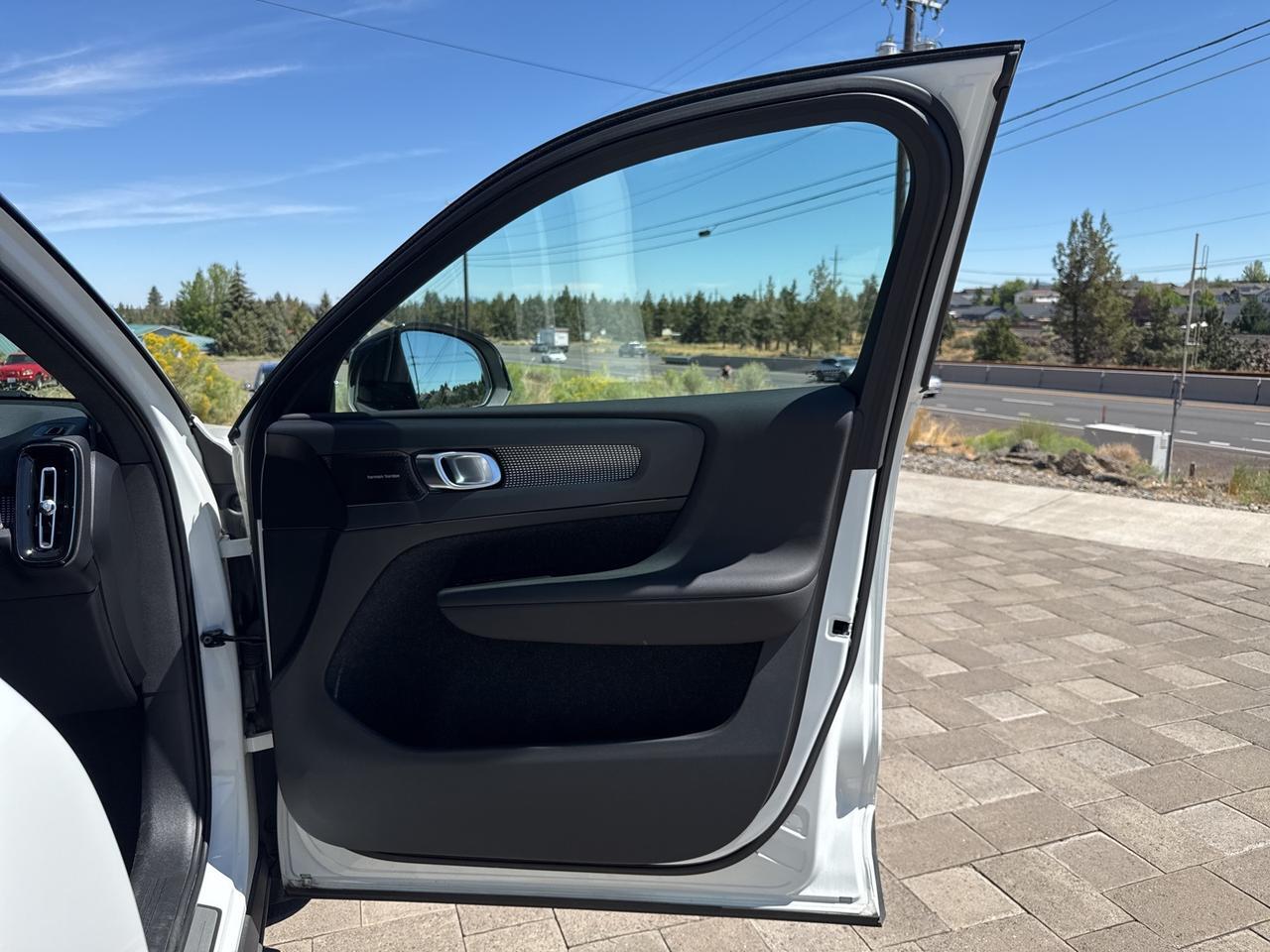 2020 Volvo XC40 R-Design Bend OR