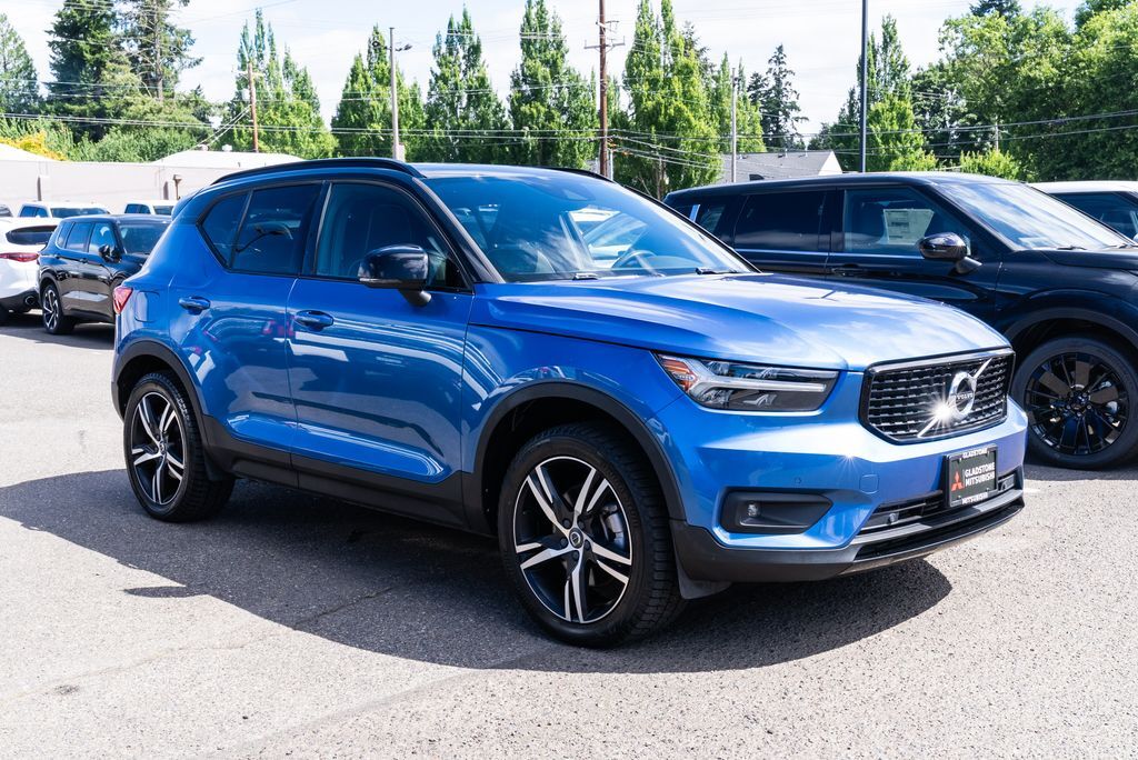 2020 Volvo XC40 R-Design