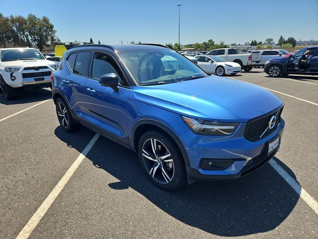 2020 Volvo XC40 R-Design