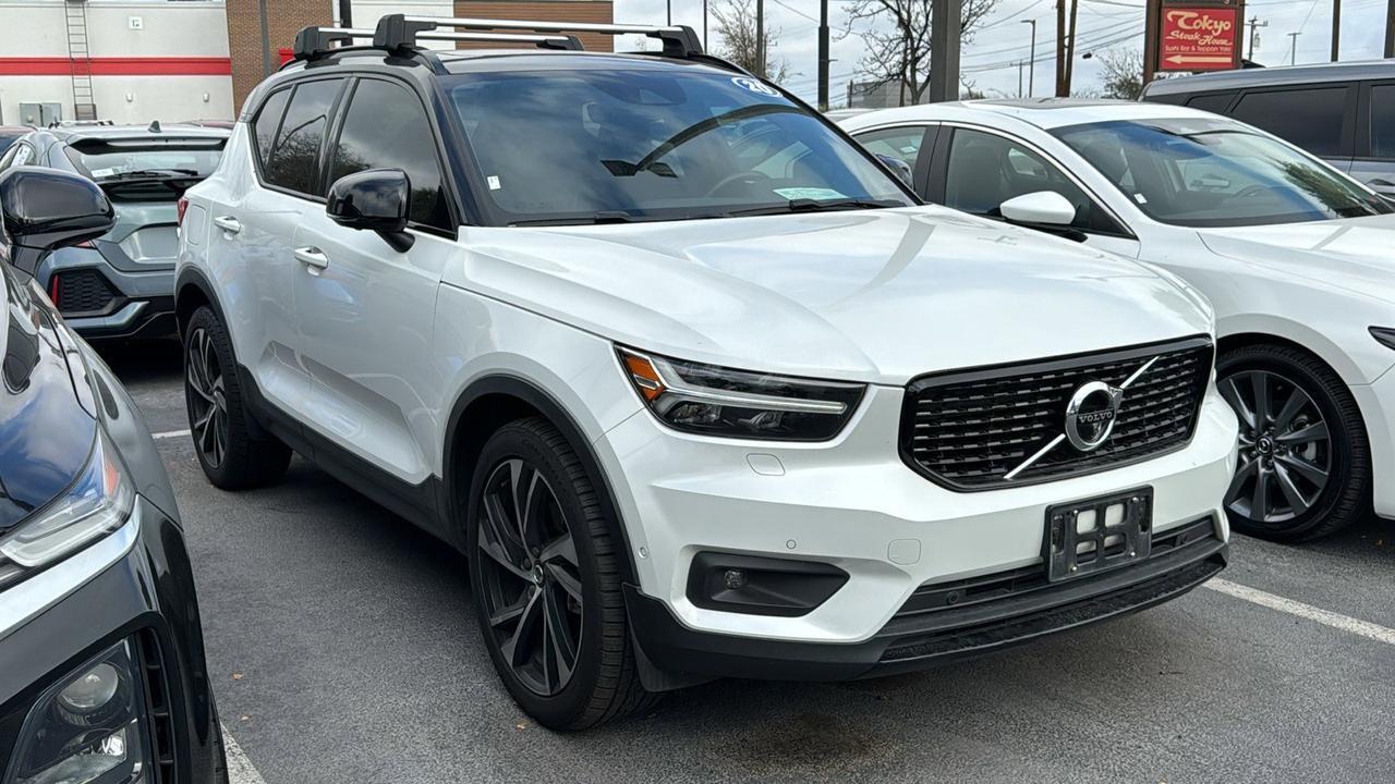 2020 Volvo XC40 R-Design