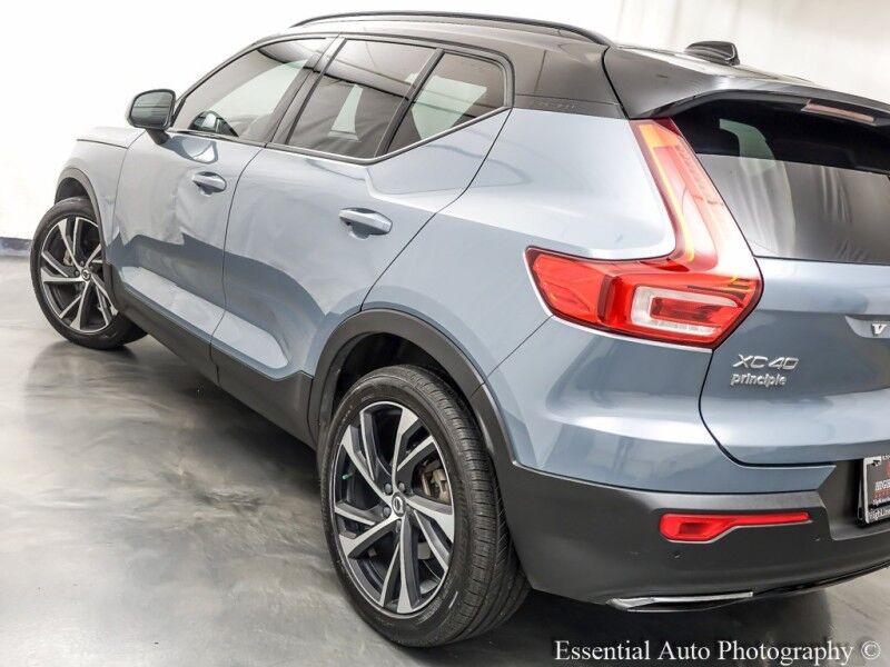 2020 Volvo XC40 R-Design Willowbrook IL