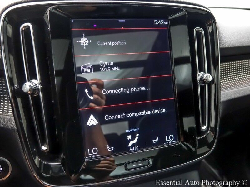 2020 Volvo XC40 R-Design Willowbrook IL