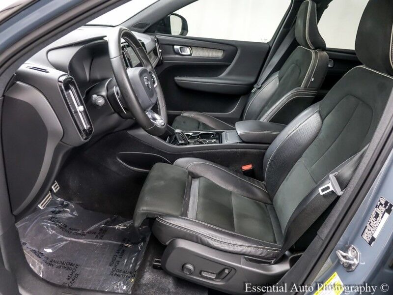 2020 Volvo XC40 R-Design Willowbrook IL