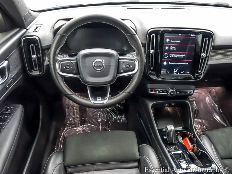 2020 Volvo XC40 R-Design Willowbrook IL