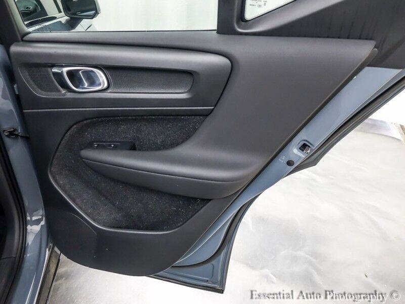 2020 Volvo XC40 R-Design Willowbrook IL