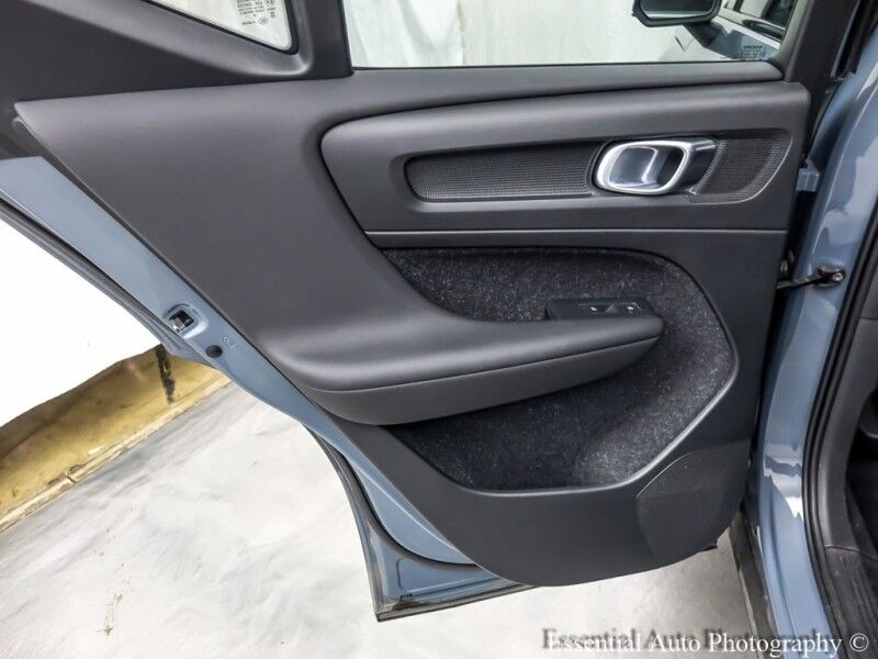 2020 Volvo XC40 R-Design Willowbrook IL