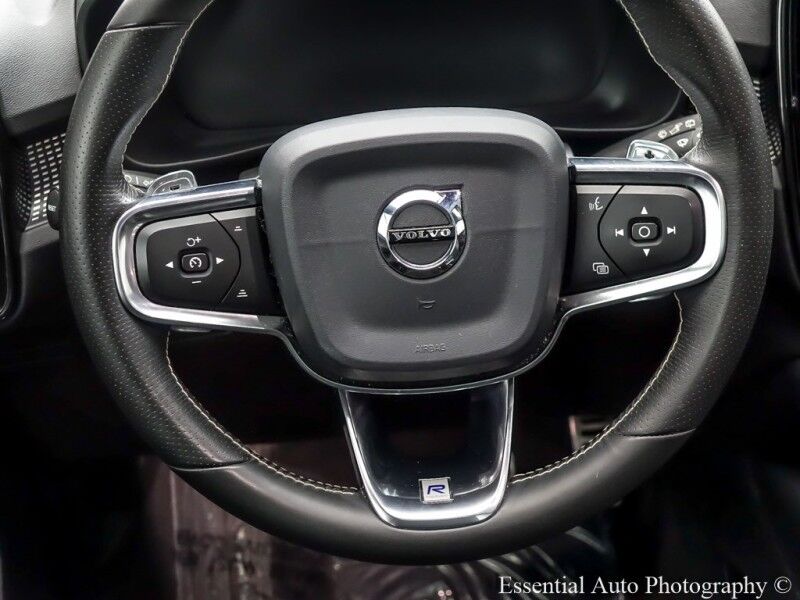 2020 Volvo XC40 R-Design Willowbrook IL