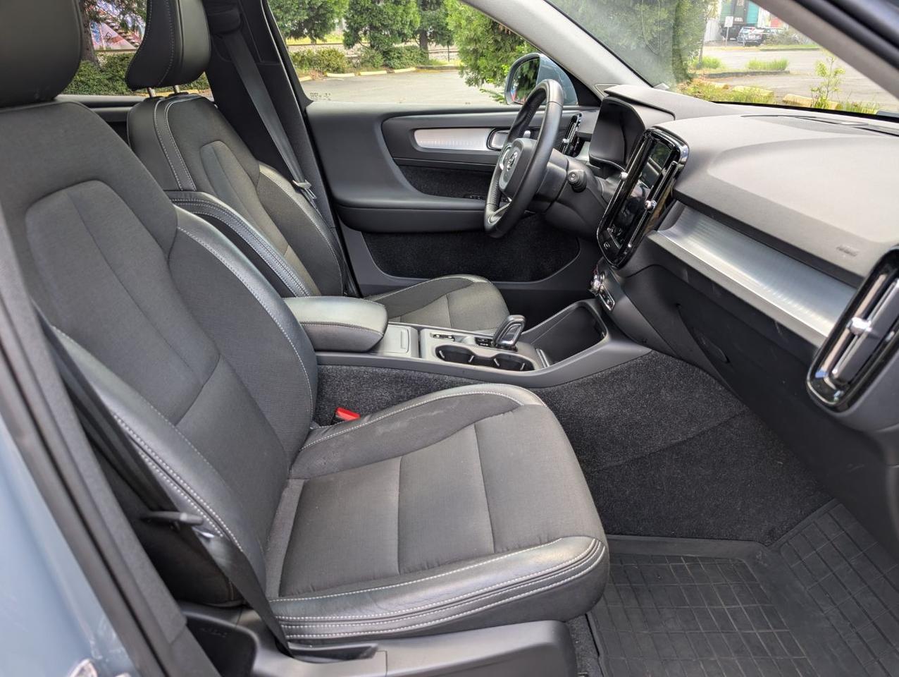 2020 Volvo XC40 T5 AWD Momentum | High Performance Audio, Heated Seats &amp; Wheel * Portland OR