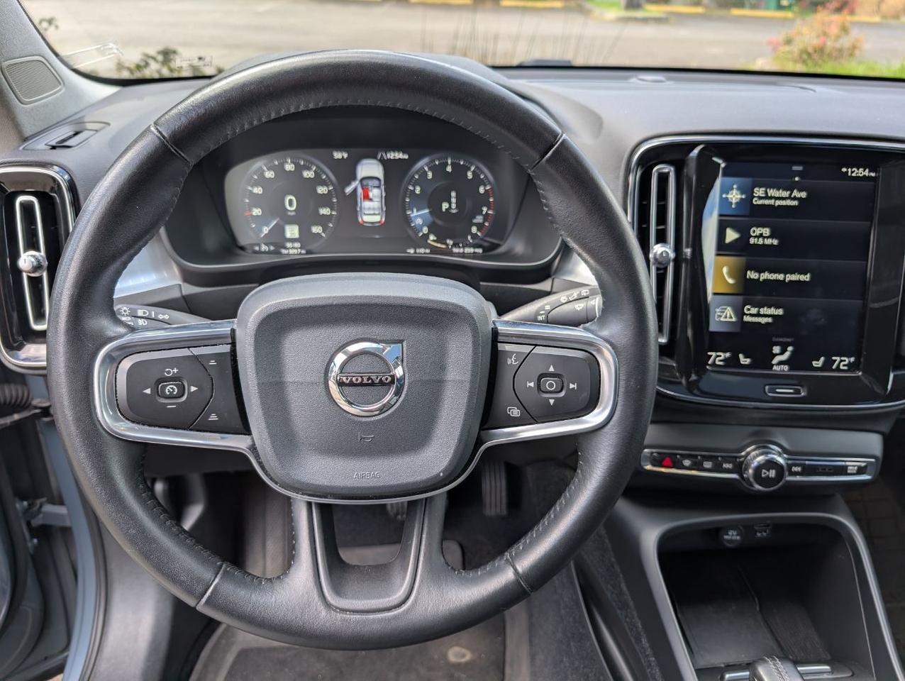 2020 Volvo XC40 T5 AWD Momentum | High Performance Audio, Panoramic Roof, BLIS, Heated Seats & Wheel Portland OR