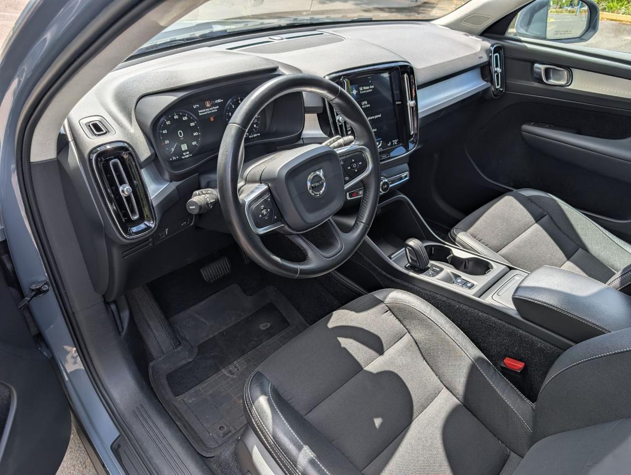 2020 Volvo XC40 T5 AWD Momentum | High Performance Audio, Panoramic Roof, BLIS, Heated Seats & Wheel Portland OR