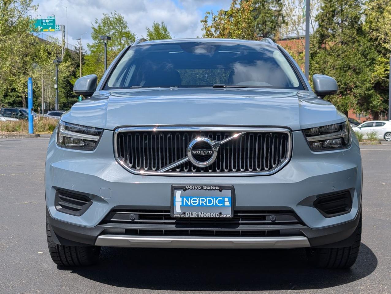 2020 Volvo XC40 T5 AWD Momentum | High Performance Audio, Panoramic Roof, BLIS, Heated Seats & Wheel Portland OR