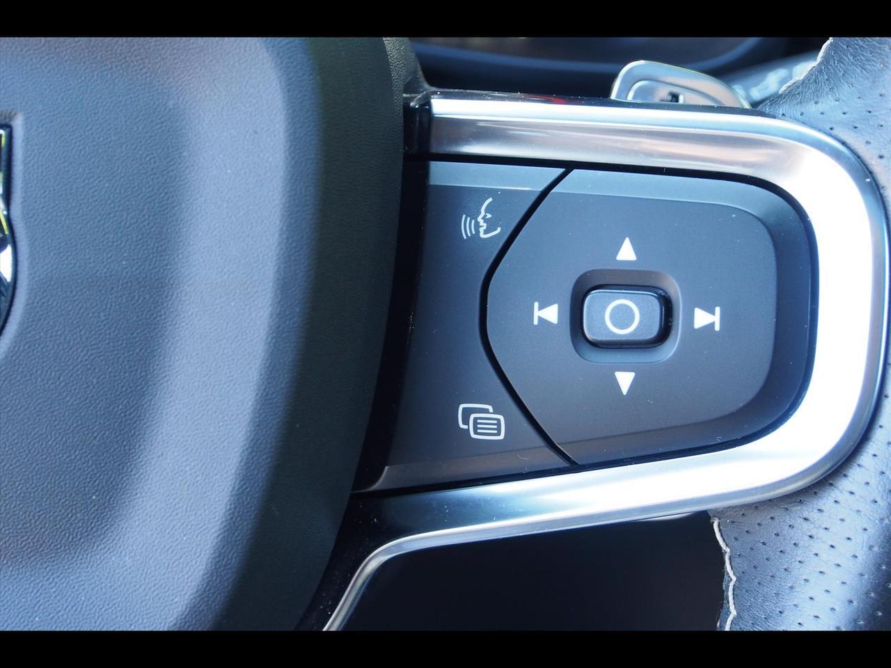 2020 Volvo XC40 T5 R-Design
