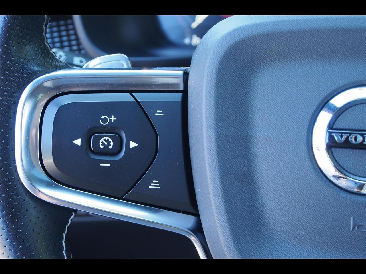 2020 Volvo XC40 T5 R-Design