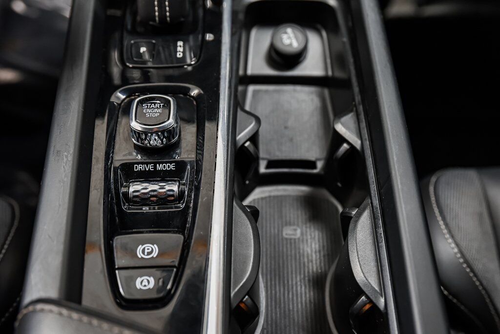 2020 Volvo XC60 Hybrid T8 R-Design Akron OH