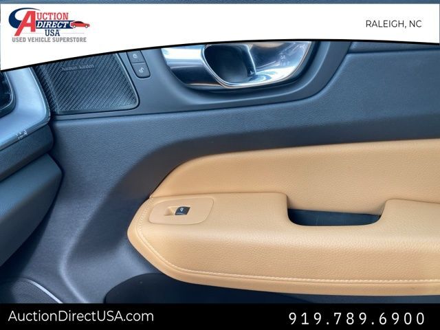2020 Volvo XC60 T5 Momentum photo 26
