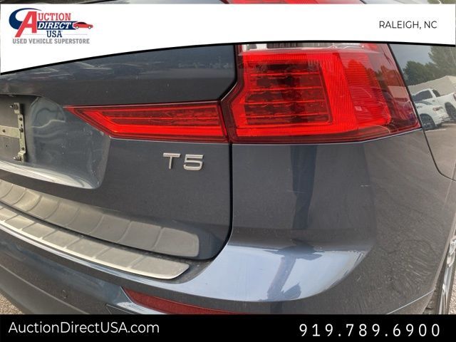 2020 Volvo XC60 T5 Momentum photo 14