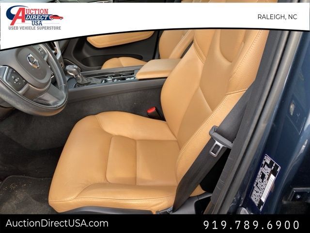 2020 Volvo XC60 T5 Momentum photo 16