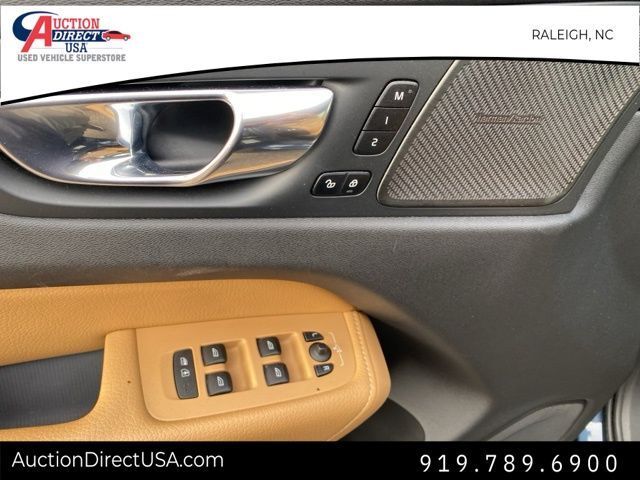 2020 Volvo XC60 T5 Momentum photo 18