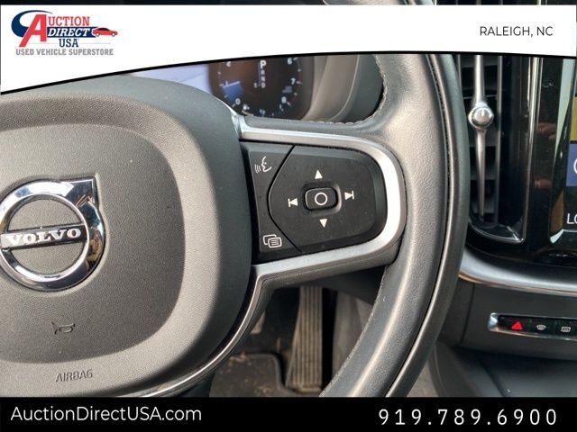 2020 Volvo XC60 T5 Momentum photo 21