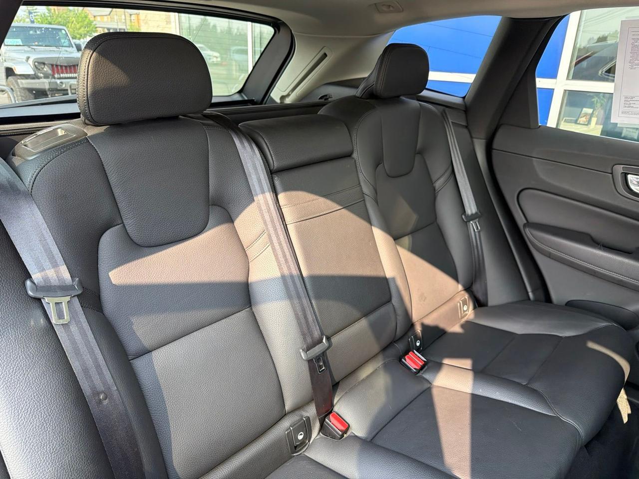 2020 Volvo XC60 T6 Momentum Bend OR