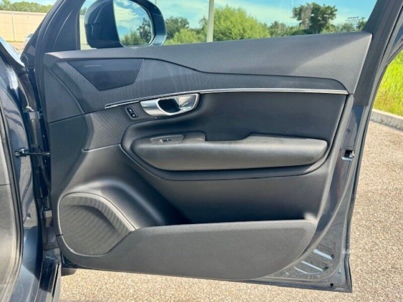 2020 Volvo XC90 MOMENTUM LEATHER LOW MILES FINANCING AVAILABLE RUNS GREAT Sarasota FL
