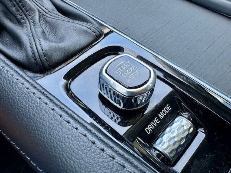 2020 Volvo XC90 MOMENTUM LEATHER LOW MILES FINANCING AVAILABLE RUNS GREAT Sarasota FL