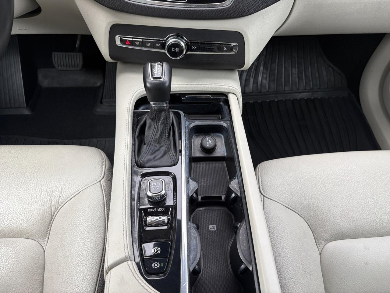 2020 Volvo XC90 Momentum, HEADS-UP DISPLAY, DRIVE MODE SELECT, 360 BACKUP CAMERA, BENCH 2ND ROW, PANORAMIC MOONROOF, POWER LIFTGATE, POWER 3RD ROW SEATING, HEATED SEATS, BLIND SPOT ALERT, LANE KEEP ASSIST, LOW MILES, RIDE IN LUXURY! Virginia Beach VA