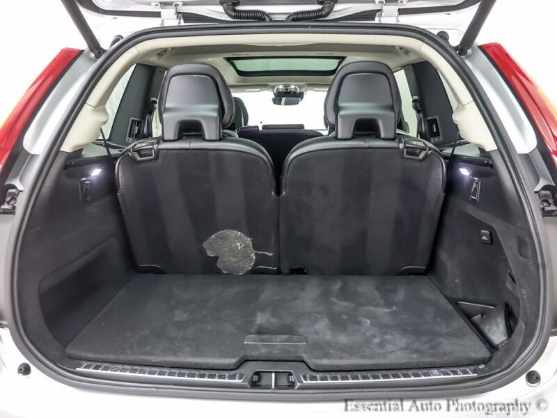 2020 Volvo XC90 Momentum Willowbrook IL